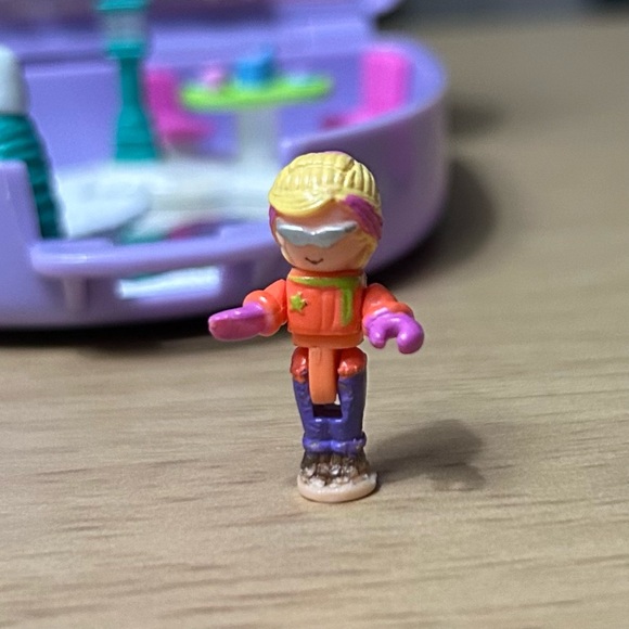 1996 Snow Mountain Polly Pocket Compact - Picture 6 of 7